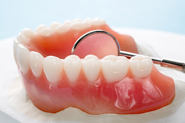 Laboratorio Dental: La Fabricación de Prótesis mediante Colado Tradicional y su Importancia en la Odontología